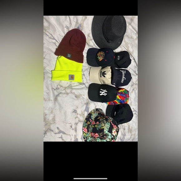 Hats/toques/bucket hats - Picture 1 of 1